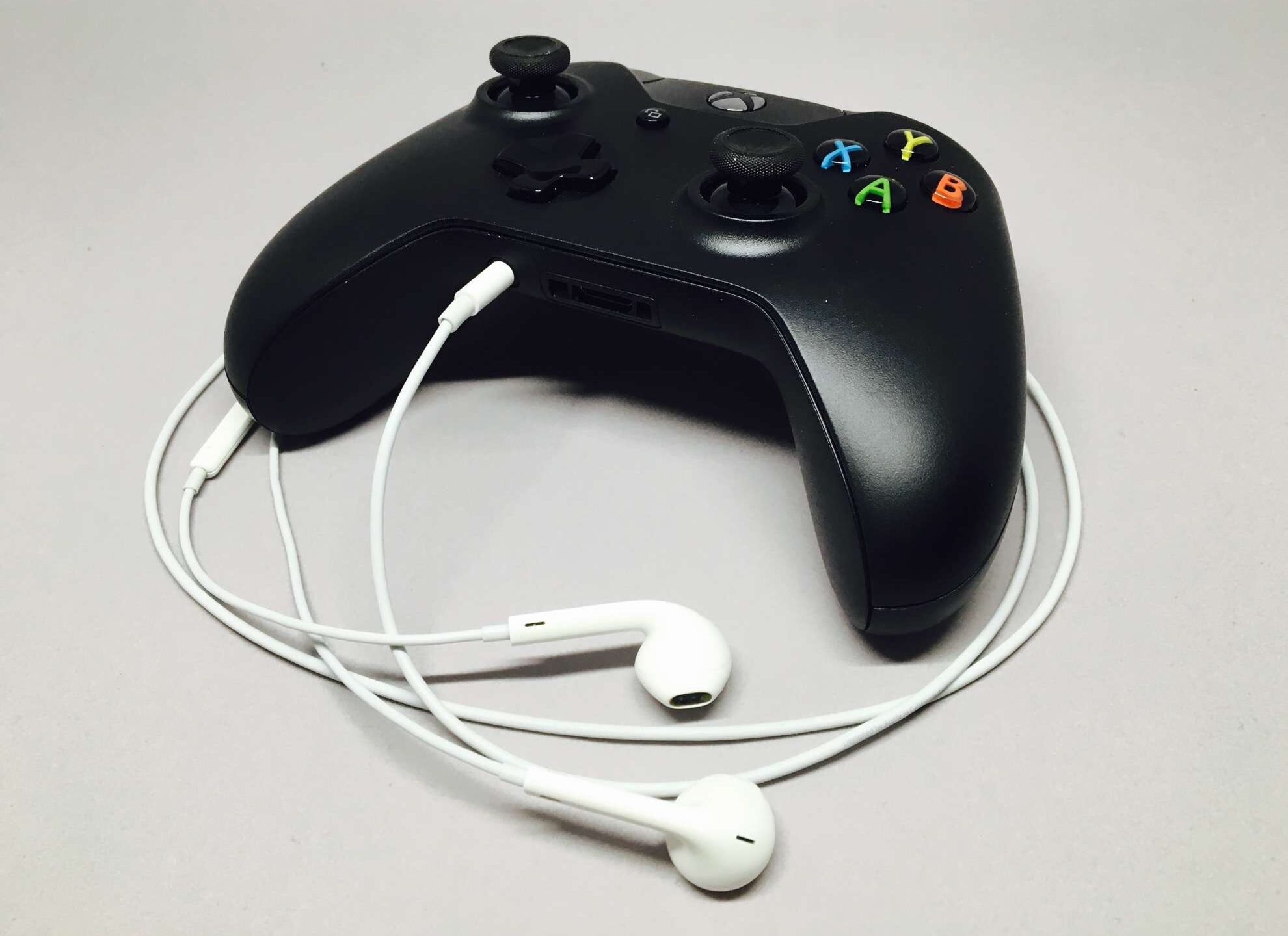 Can Apple earbuds work With Xbox, and PS4?